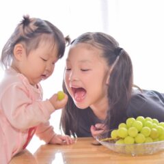 ぶどうを離乳食にするのはいつから？注意点と下ごしらえの方法を解説