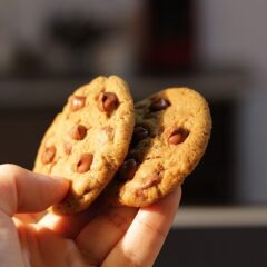 夕食後のお菓子がやめられない！無理なく無駄食いをやめる方法を紹介